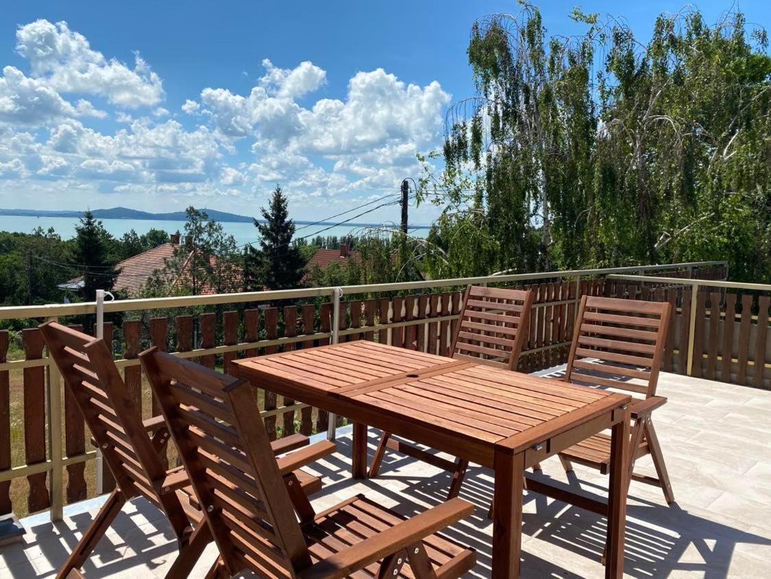 Bacchus Apartman - Borbarlang, Badacsony Badacsonytomaj Εξωτερικό φωτογραφία