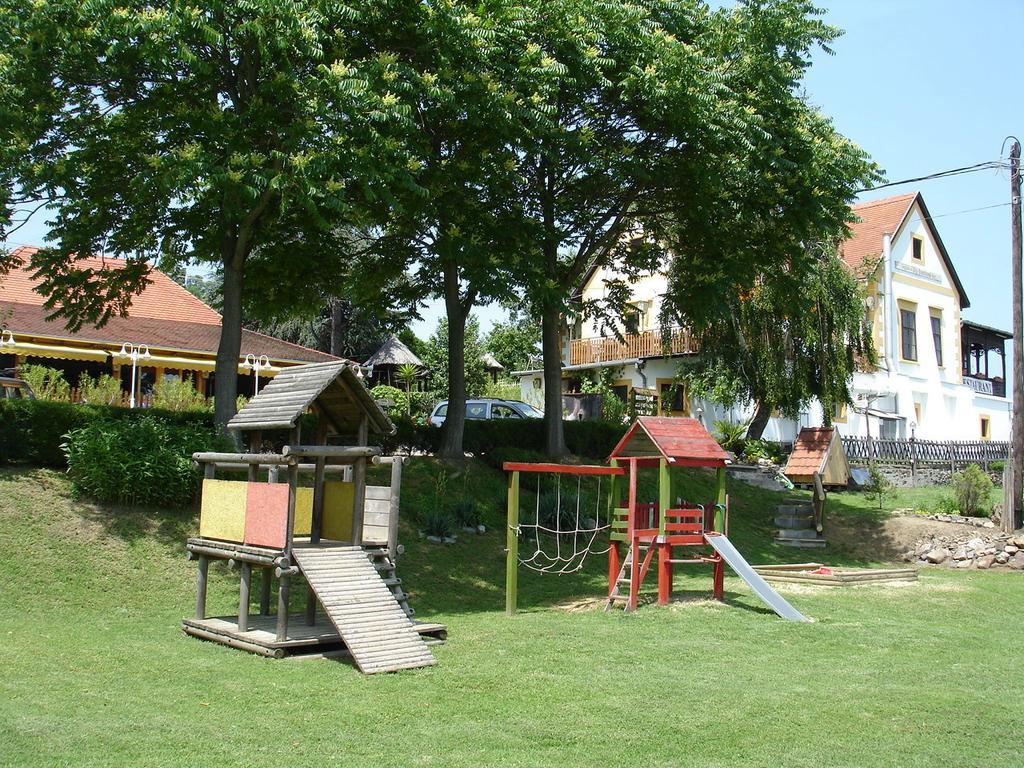 Bacchus Apartman - Borbarlang, Badacsony Badacsonytomaj Εξωτερικό φωτογραφία